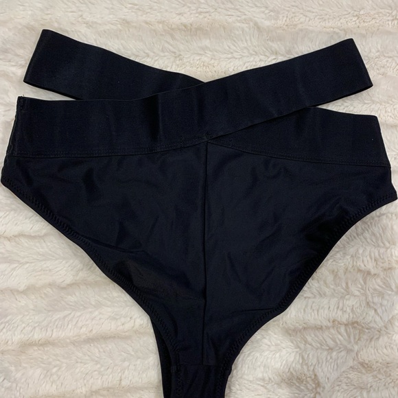 **HP** Zara sold-out two piece black Bikini with cut out waist-hip - Picture 8 of 8